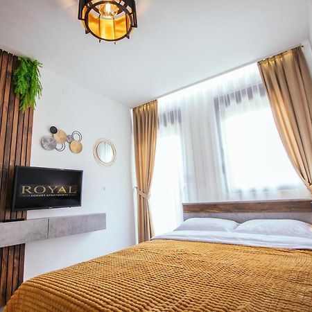 Royal Luxury Apartment 브르사츠 외부 사진