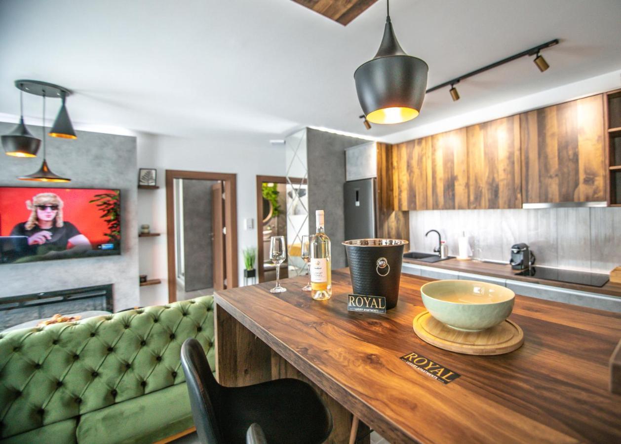 Royal Luxury Apartment 브르사츠 외부 사진