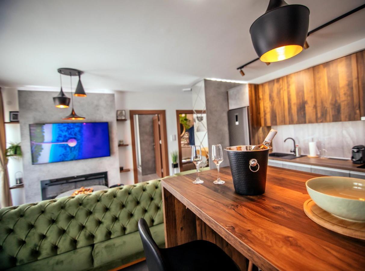 Royal Luxury Apartment 브르사츠 외부 사진